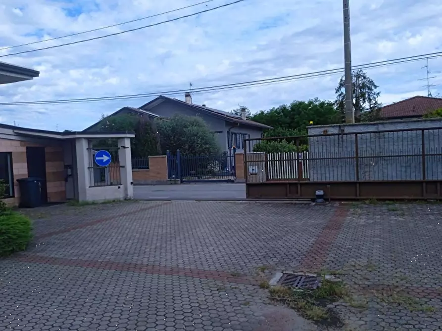 Immagine 2 di Laboratorio in vendita  in Via Giovanni Boccaccio a Castano Primo