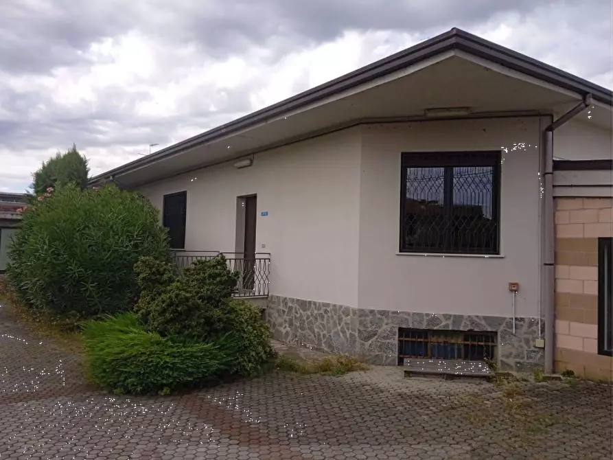 Immagine 3 di Laboratorio in vendita  in Via Giovanni Boccaccio a Castano Primo