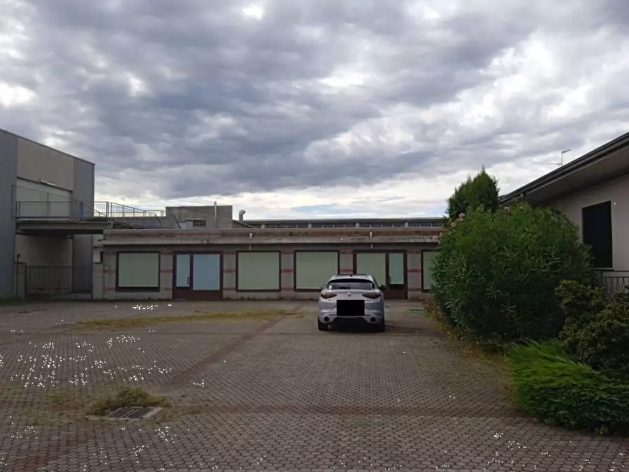 Immagine 5 di Laboratorio in vendita  in Via Giovanni Boccaccio a Castano Primo