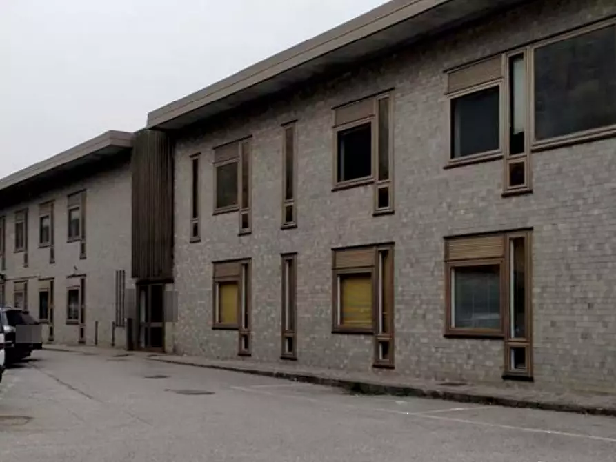 Immagine 8 di Ufficio in vendita  in Via Peschiera a Varese