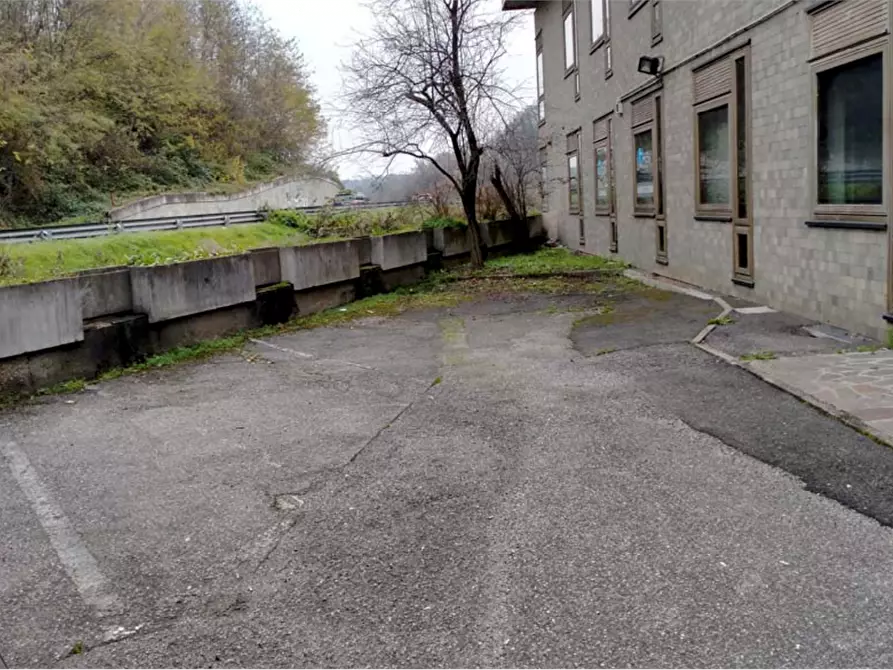 Immagine 13 di Ufficio in vendita  in Via Peschiera a Varese