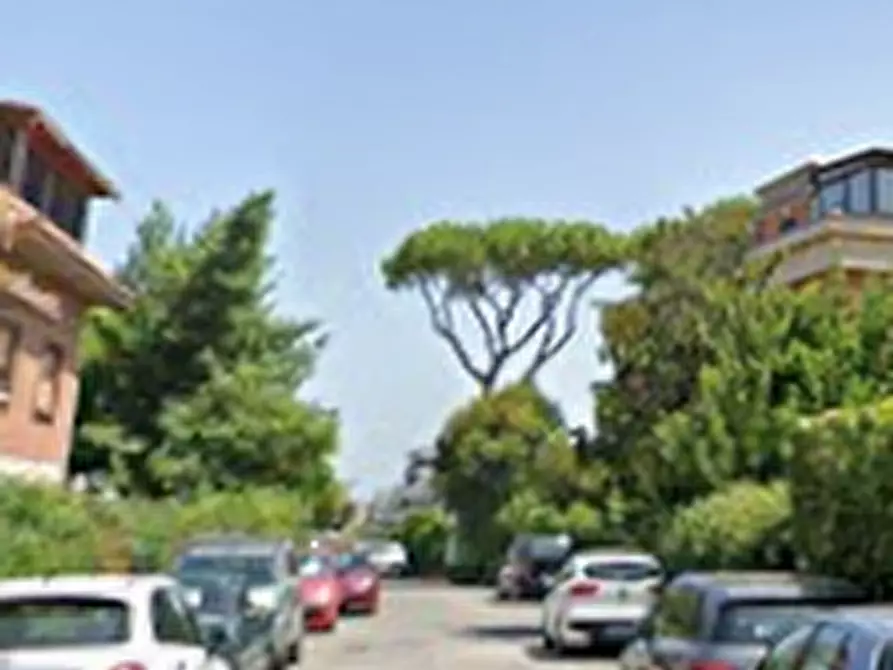 Immagine 4 di Appartamento in vendita  in Via Ortonovo a Roma