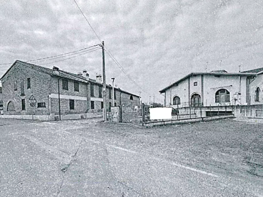Immagine 1 di Magazzino in vendita  in Via Pezzanchera a Badia Pavese