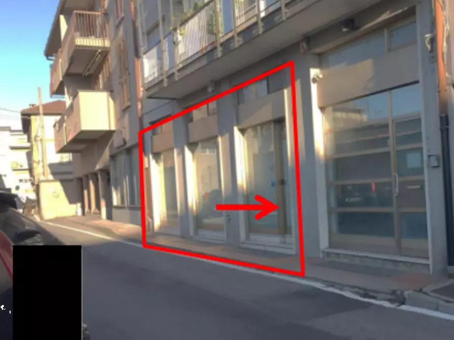 Immagine 1 di Negozio in vendita  in Via Giuseppe Garibaldi a Mariano Comense