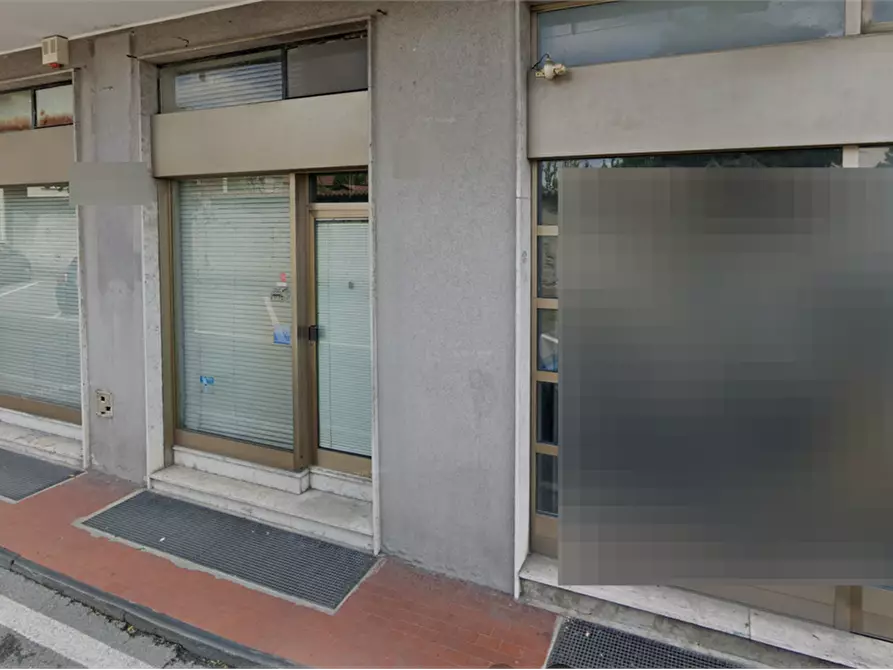Immagine 3 di Negozio in vendita  in Via Giuseppe Garibaldi a Mariano Comense