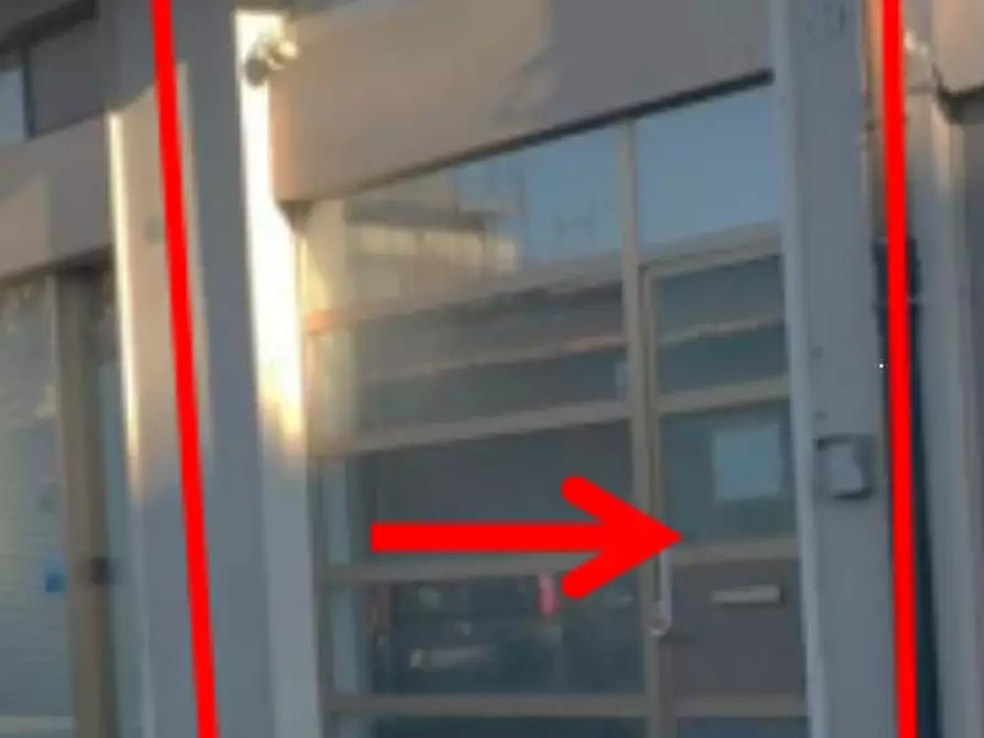 Immagine 4 di Negozio in vendita  in Via Giuseppe Garibaldi a Mariano Comense