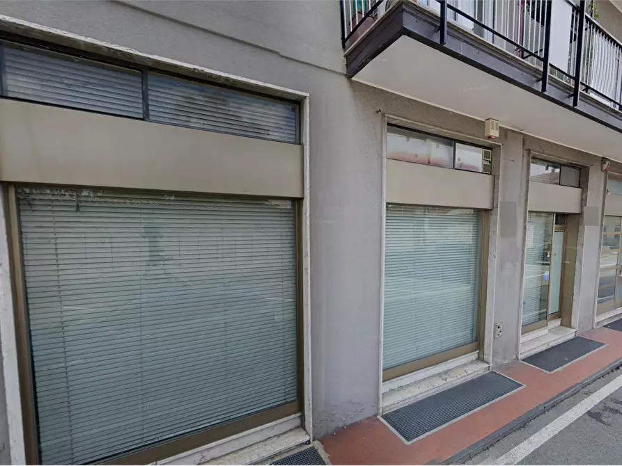 Immagine 7 di Negozio in vendita  in Via Giuseppe Garibaldi a Mariano Comense