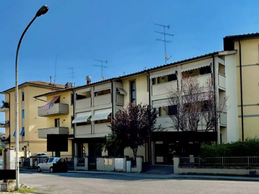 Immagine 2 di Negozio in vendita  in Via dei Profeti  a Castelfiorentino