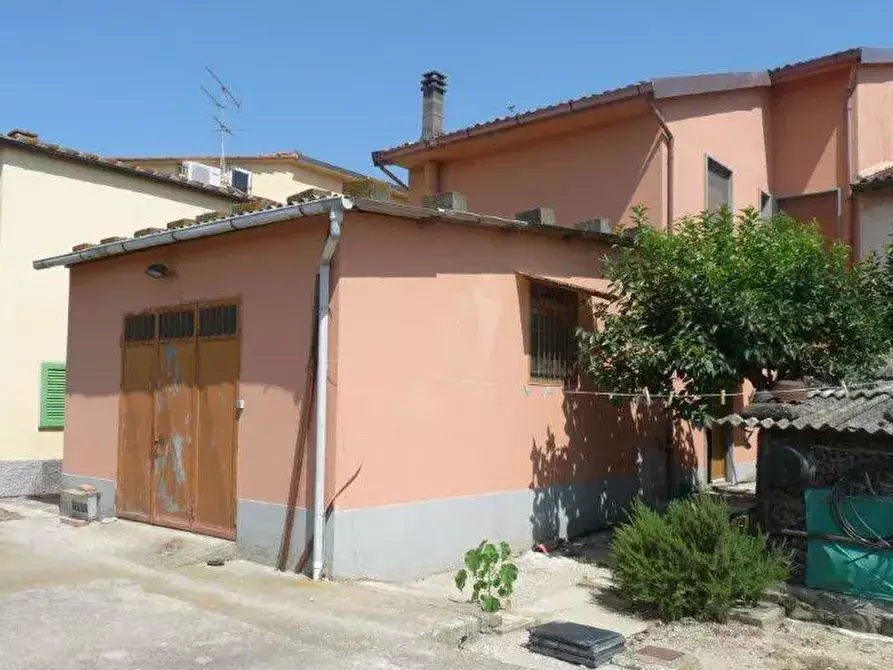 Immagine 1 di Magazzino in vendita  in Viale Cristoforo Colombo a Fucecchio