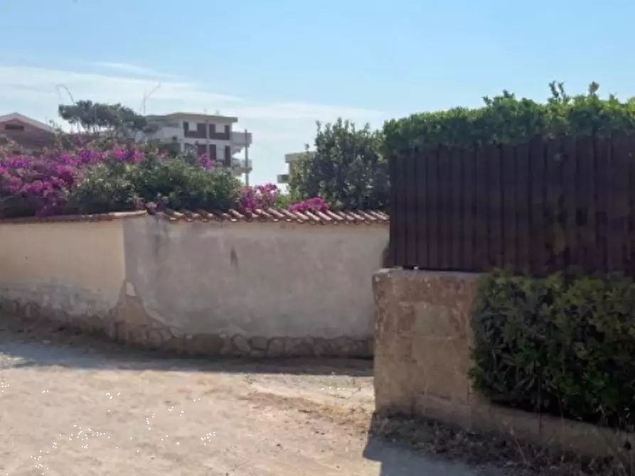 Immagine 1 di Garage in vendita  in Via Catania a Ardea