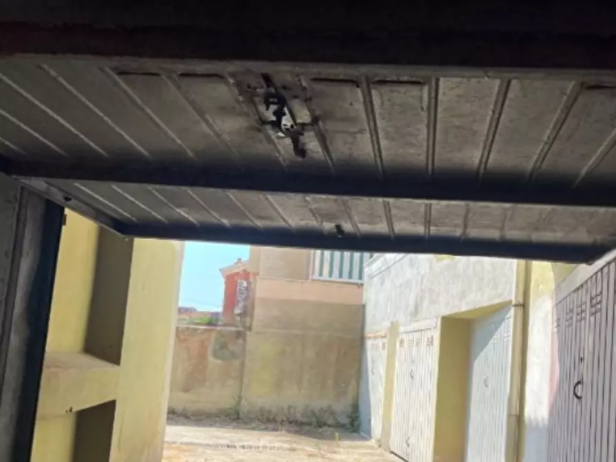 Immagine 3 di Garage in vendita  in Via Catania a Ardea