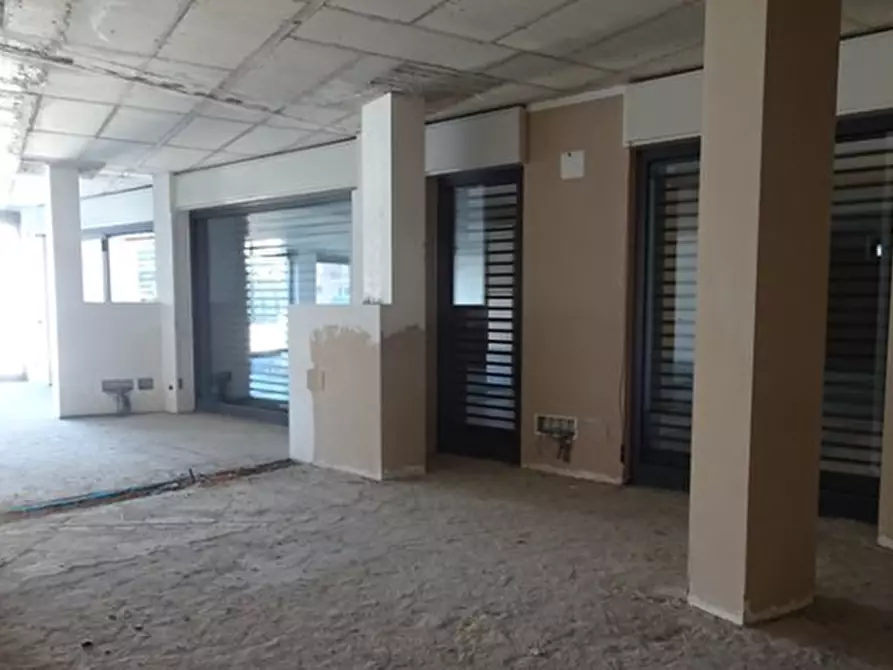 Immagine 4 di Negozio in vendita  in Via Rita Levi Montalcini a Rivoli