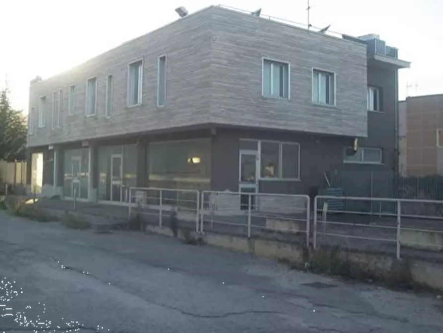 Immagine 1 di Garage in vendita  in Viale Carlo III di Borbone a Valle Di Maddaloni