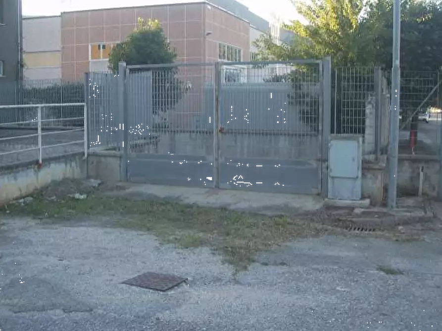 Immagine 2 di Garage in vendita  in Viale Carlo III di Borbone a Valle Di Maddaloni