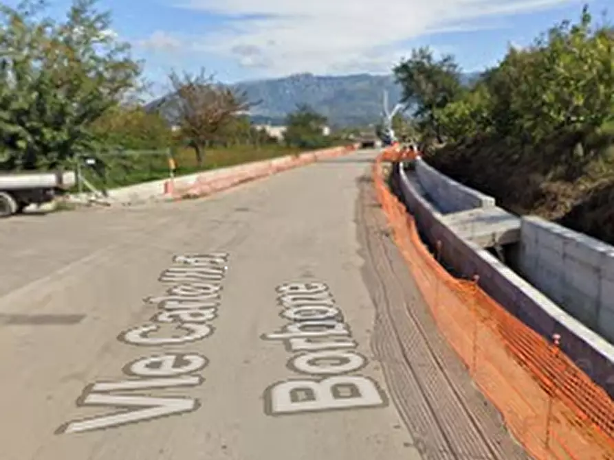 Immagine 7 di Garage in vendita  in Viale Carlo III di Borbone a Valle Di Maddaloni