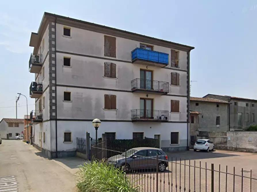 Immagine 11 di Posto auto in vendita  in Via Inello a Orzinuovi