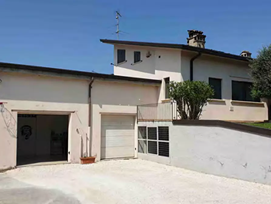 Immagine 1 di Villa in vendita  in via Giacomo Leopardi a Asola
