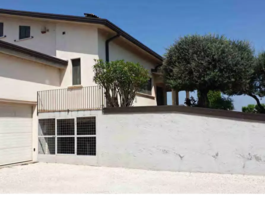 Immagine 3 di Villa in vendita  in via Giacomo Leopardi a Asola