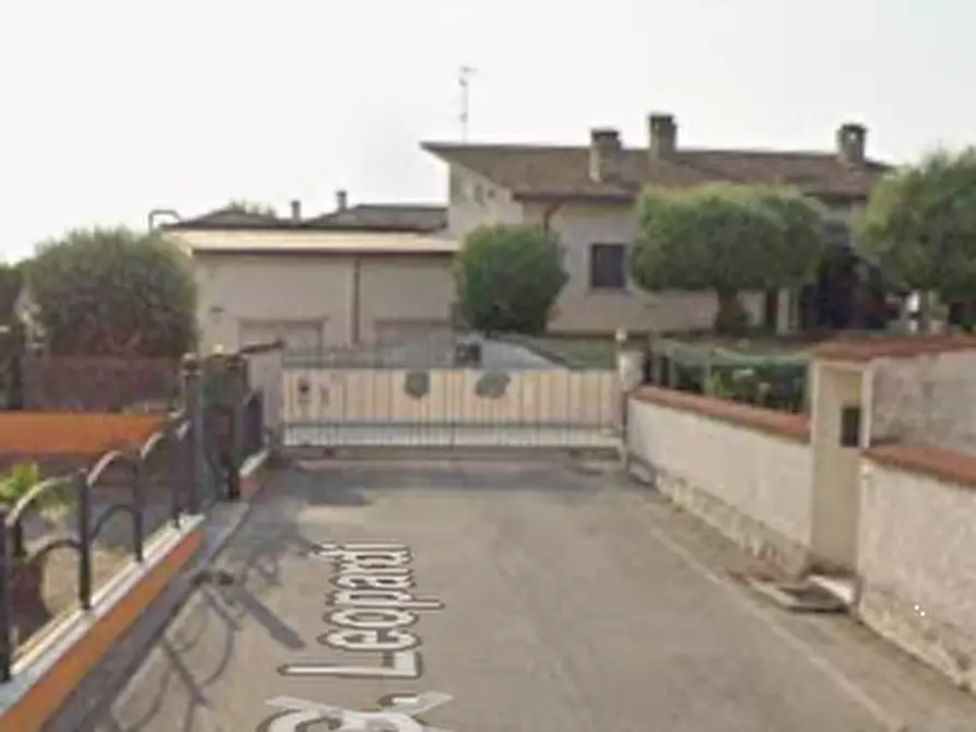 Immagine 12 di Villa in vendita  in via Giacomo Leopardi a Asola