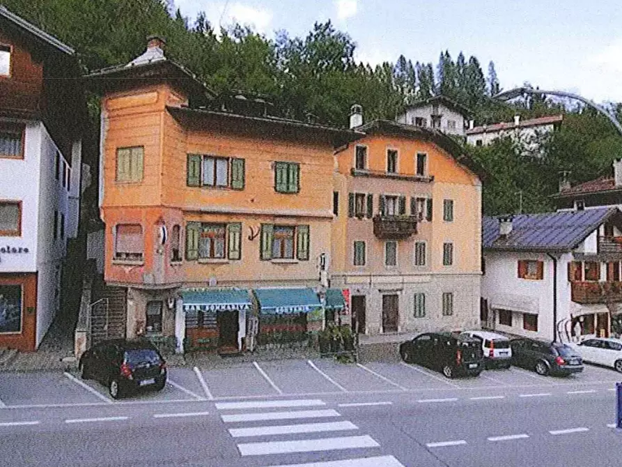 Immagine 3 di Negozio in vendita  in Via Roma a Val Di Zoldo