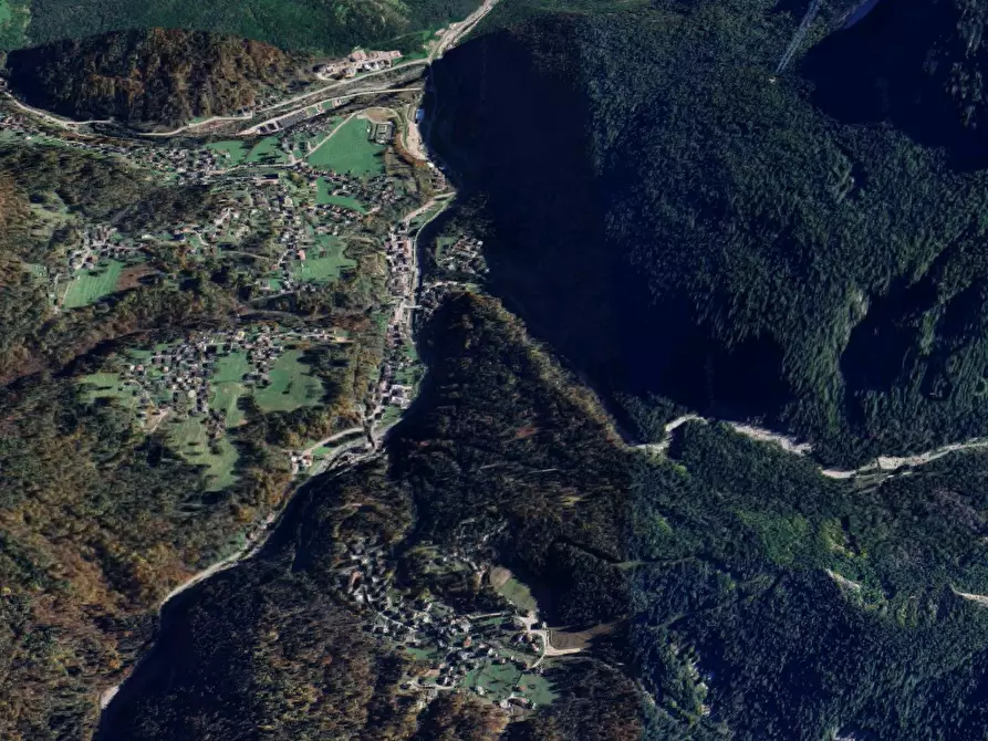 Immagine 10 di Negozio in vendita  in Via Roma a Val Di Zoldo