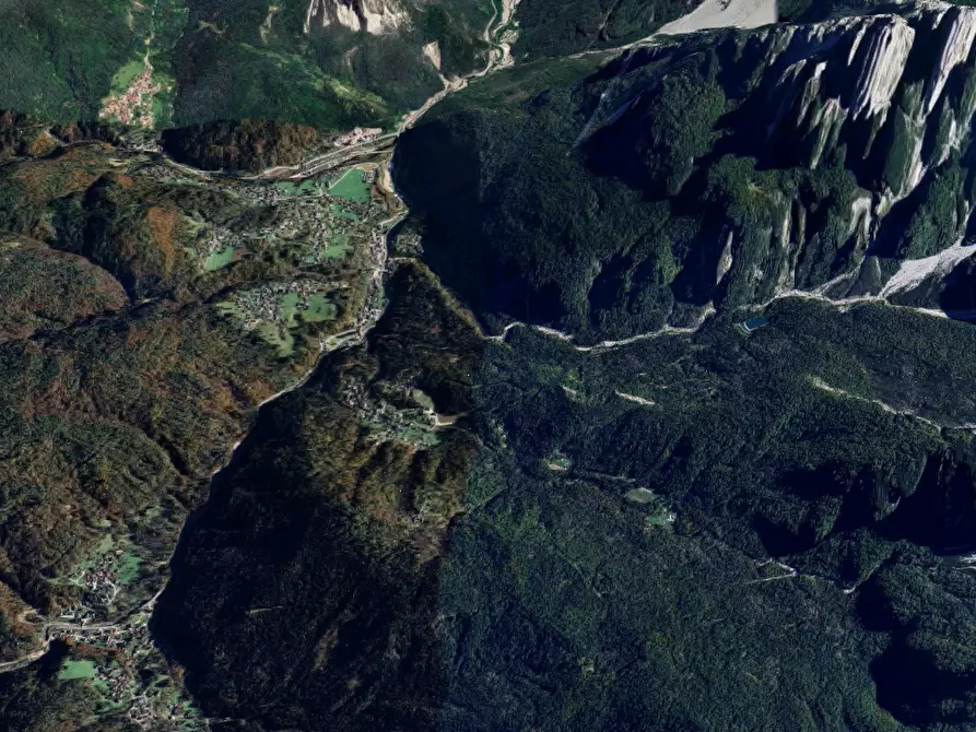 Immagine 12 di Negozio in vendita  in Via Roma a Val Di Zoldo