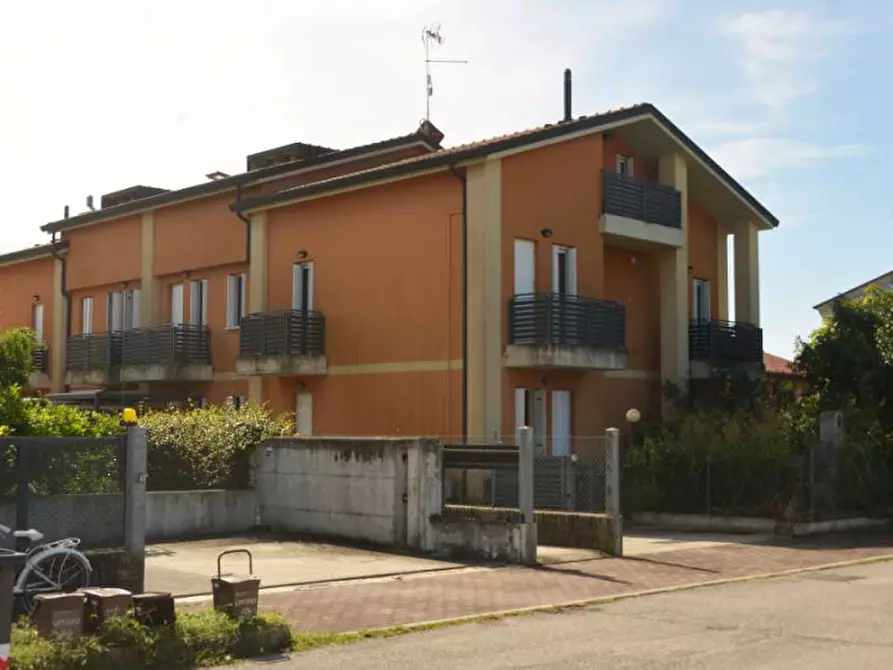 Immagine 6 di Appartamento in vendita  in Via Monsignor Bacchion a Istrana