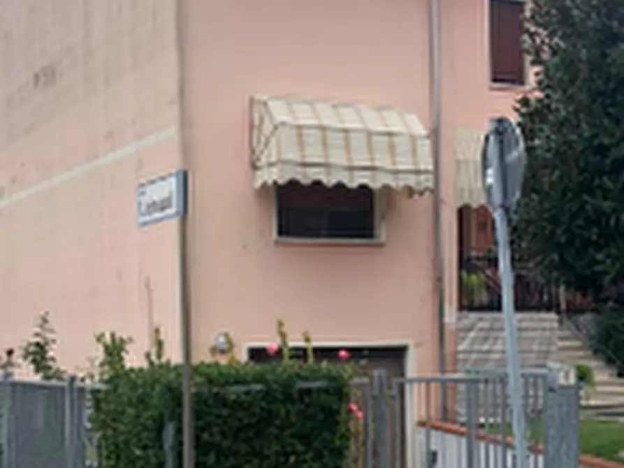 Immagine 5 di Villetta a schiera in vendita  in Via E. De Nicola a Sermide