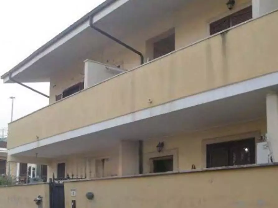 Immagine 1 di Villetta a schiera in vendita  in Via Angelo Colombaroli a Roma