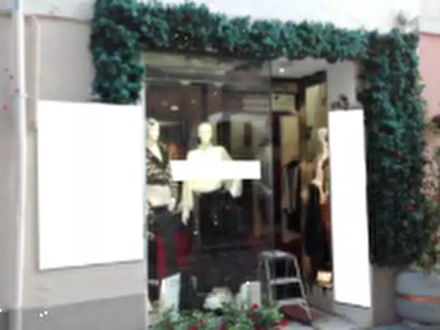 Immagine 3 di Negozio in vendita  in Via G. Marconi a Acqualagna