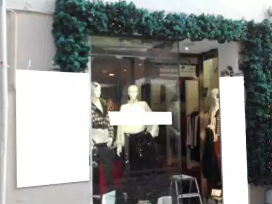 Immagine 5 di Negozio in vendita  in Via G. Marconi a Acqualagna