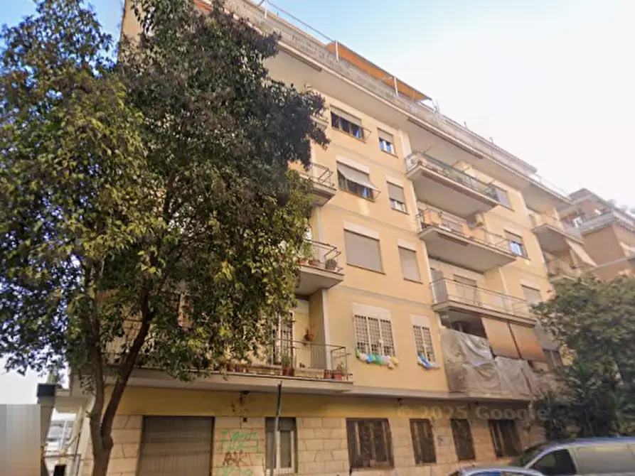 Immagine 5 di Appartamento in vendita  in Via Raimondo Montecuccoli a Roma