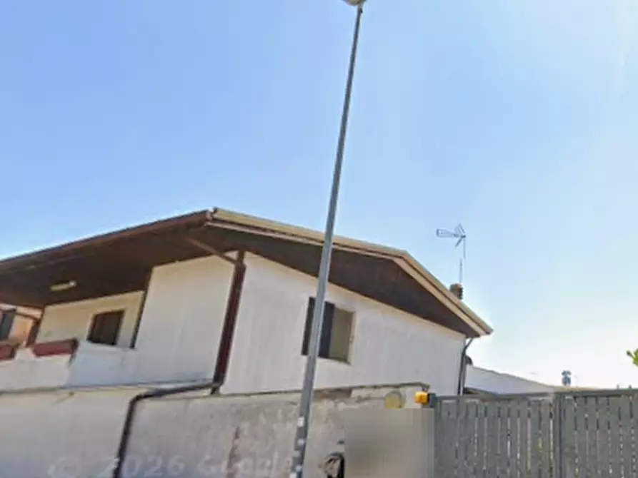 Immagine 2 di Appartamento in vendita  in Via Francesco Salvolini a Roma