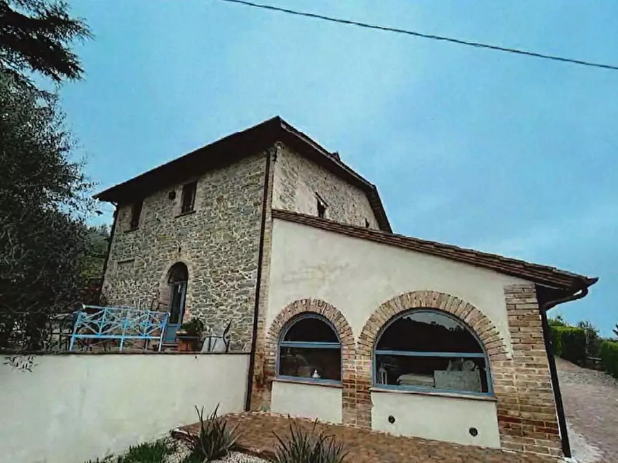 Immagine 1 di Villa in vendita  in SP319 a Magione