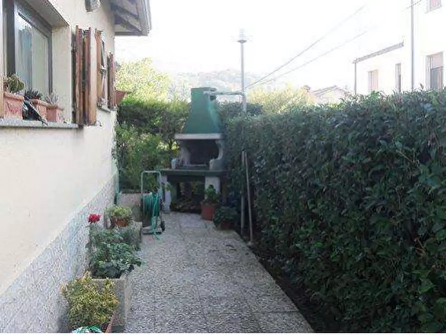 Immagine 11 di Appartamento in vendita  in Via Giordano Bruno a Gualdo Tadino