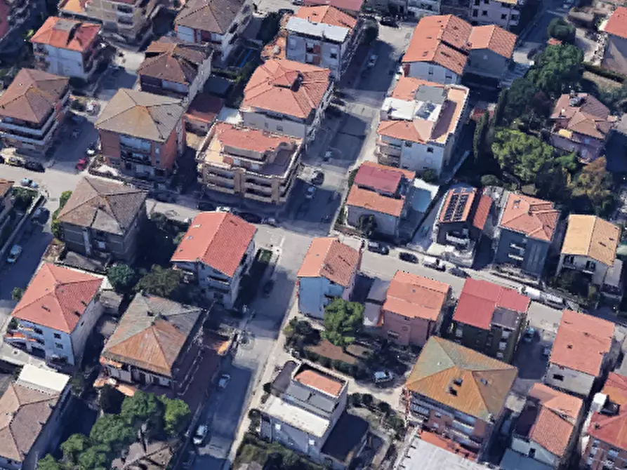 Immagine 12 di Negozio in vendita  in Via Teano a Sant'elpidio A Mare