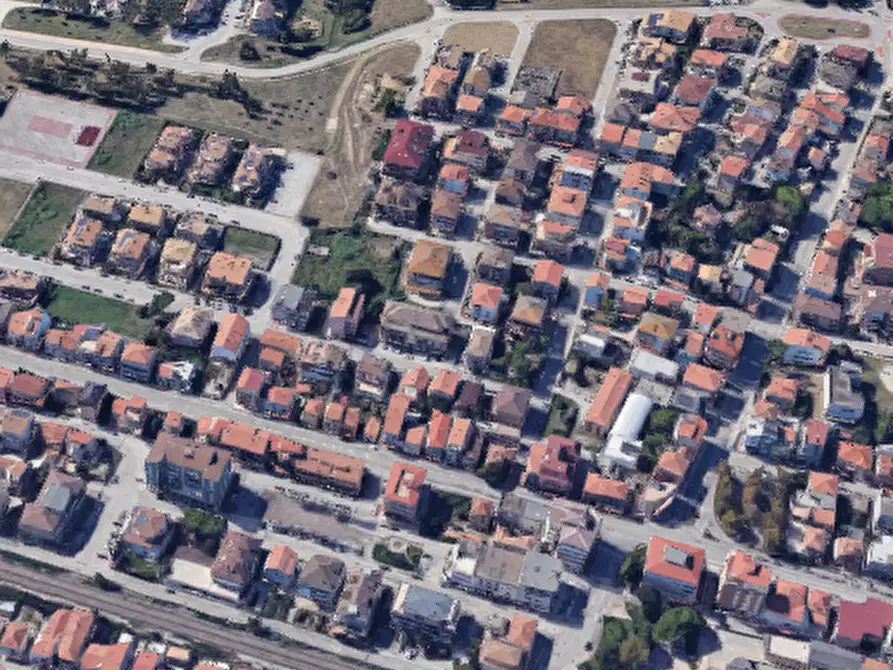 Immagine 15 di Negozio in vendita  in Via Teano a Sant'elpidio A Mare