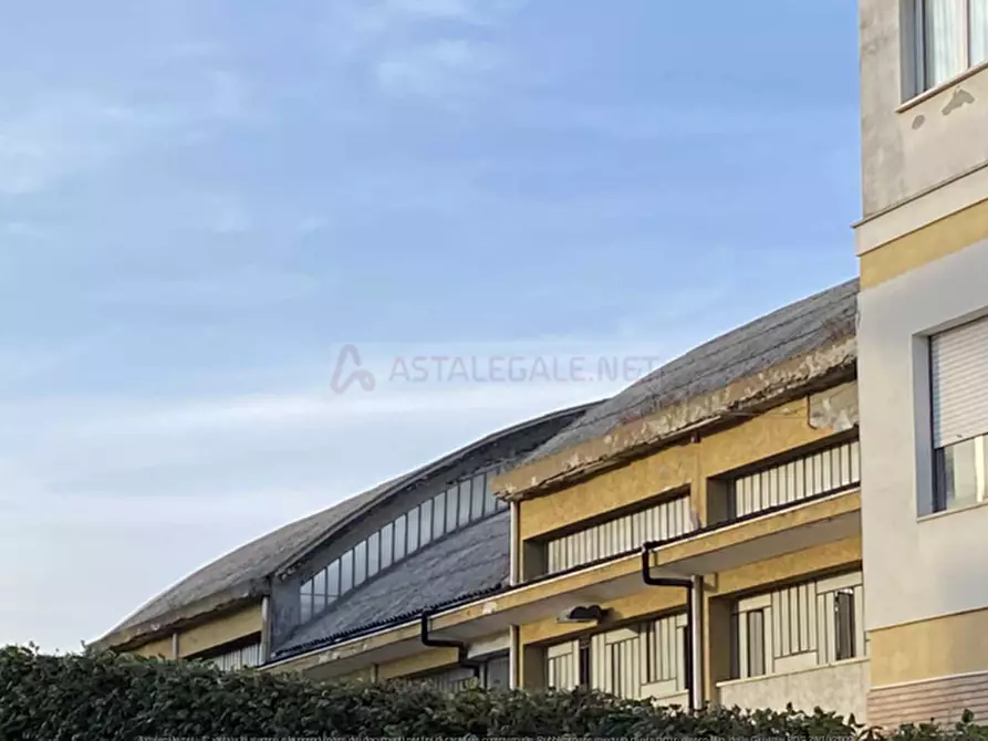 Immagine 1 di Laboratorio in vendita  in Via Lombardia  a Sant'elpidio A Mare