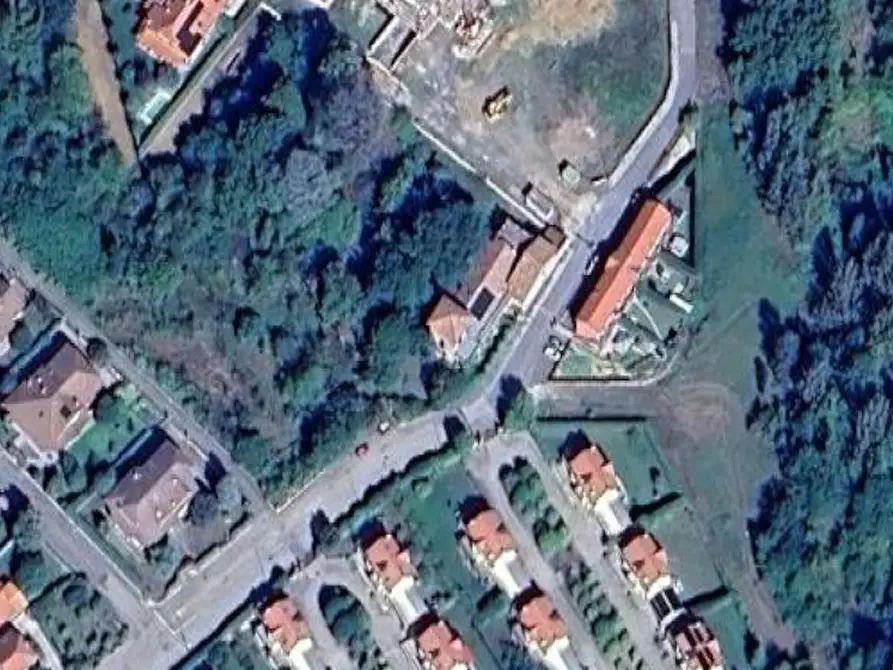 Immagine 5 di Garage in vendita  in Strada Gherzi a Canelli