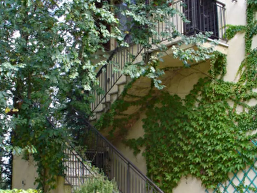 Immagine 6 di Stabile in vendita  in Via Montelfi a Figline Valdarno