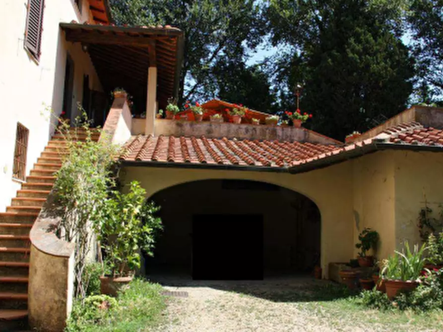 Immagine 10 di Stabile in vendita  in Via Montelfi a Figline Valdarno