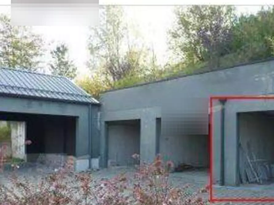 Immagine 1 di Garage in vendita  in Strada Gherzi a Canelli