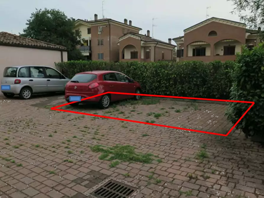 Immagine 1 di Posto auto in vendita  in via Papa Giovanni XXIII a Castelfranco Emilia
