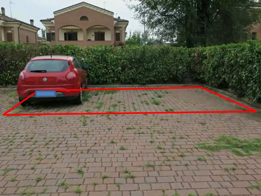 Immagine 2 di Posto auto in vendita  in via Papa Giovanni XXIII a Castelfranco Emilia