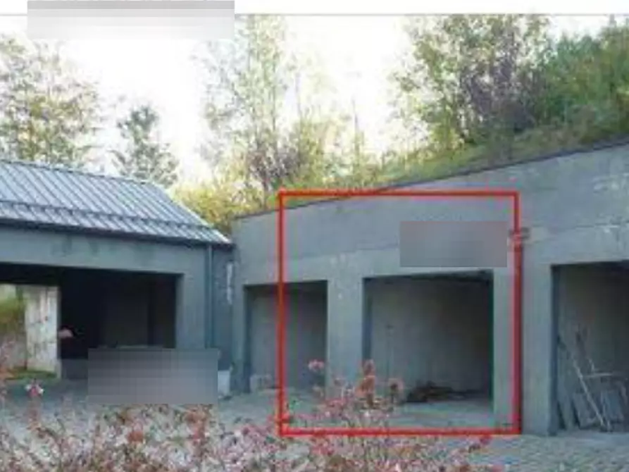 Immagine 1 di Garage in vendita  in Strada Gherzi a Canelli