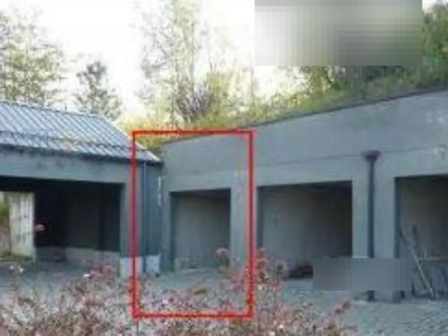 Immagine 1 di Garage in vendita  in Strada Gherzi a Canelli