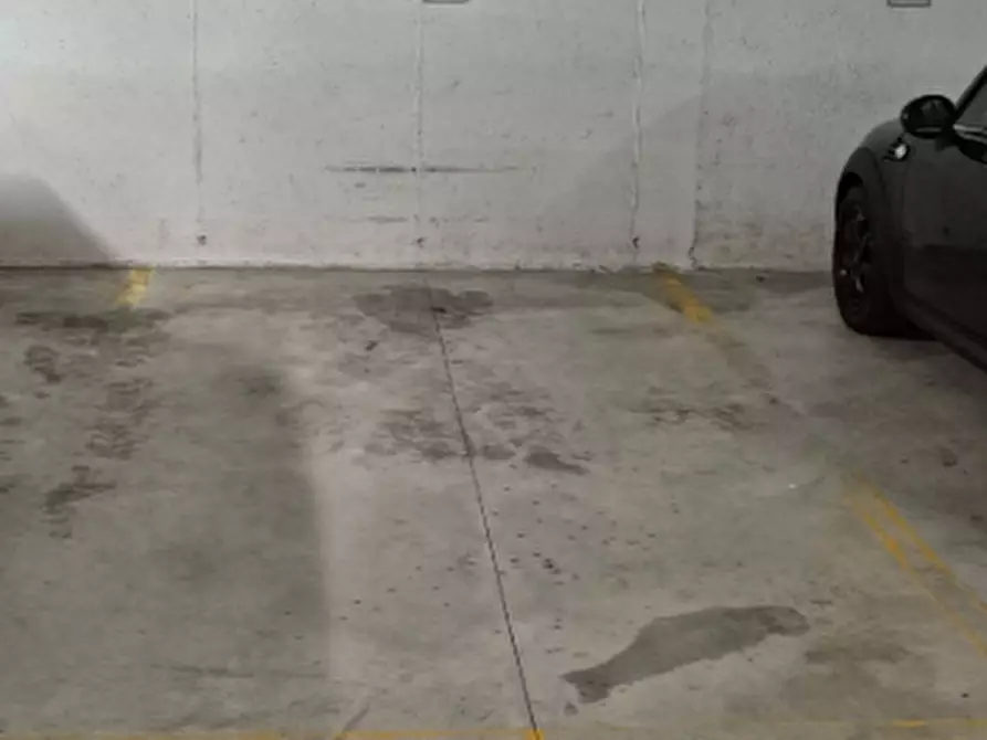 Immagine 1 di Posto auto in vendita  in Morganti a Lesmo