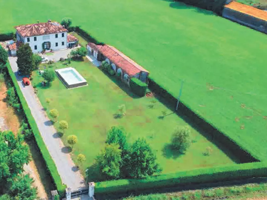 Immagine 2 di Villa in vendita  in Strada Soave a Marmirolo