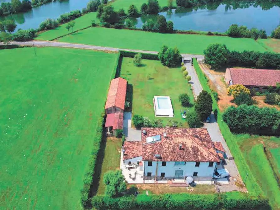 Immagine 4 di Villa in vendita  in Strada Soave a Marmirolo