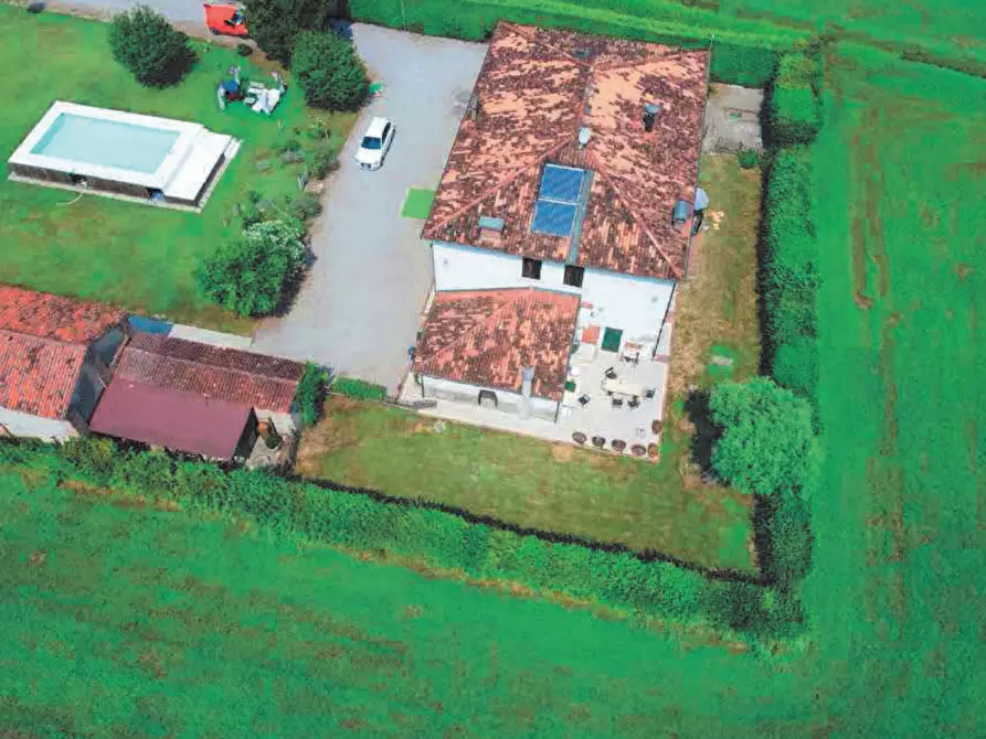 Immagine 8 di Villa in vendita  in Strada Soave a Marmirolo